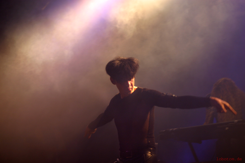 xymox09