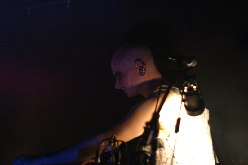 neon24